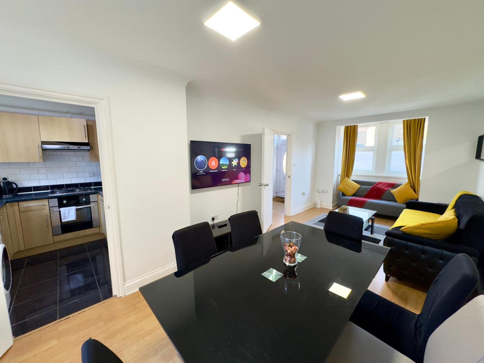 3 Bedrooms Spacious House, Separate Reception, 2 Full Bathrooms, Parking, Garden London Exterior photo