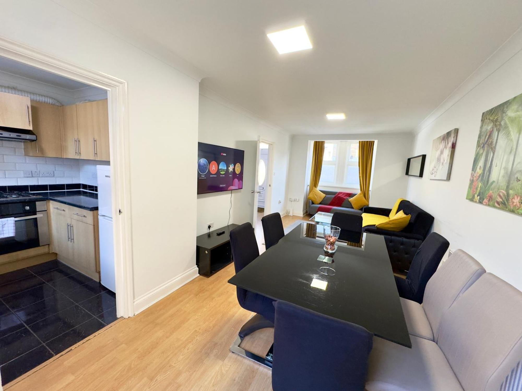 3 Bedrooms Spacious House, Separate Reception, 2 Full Bathrooms, Parking, Garden London Exterior photo
